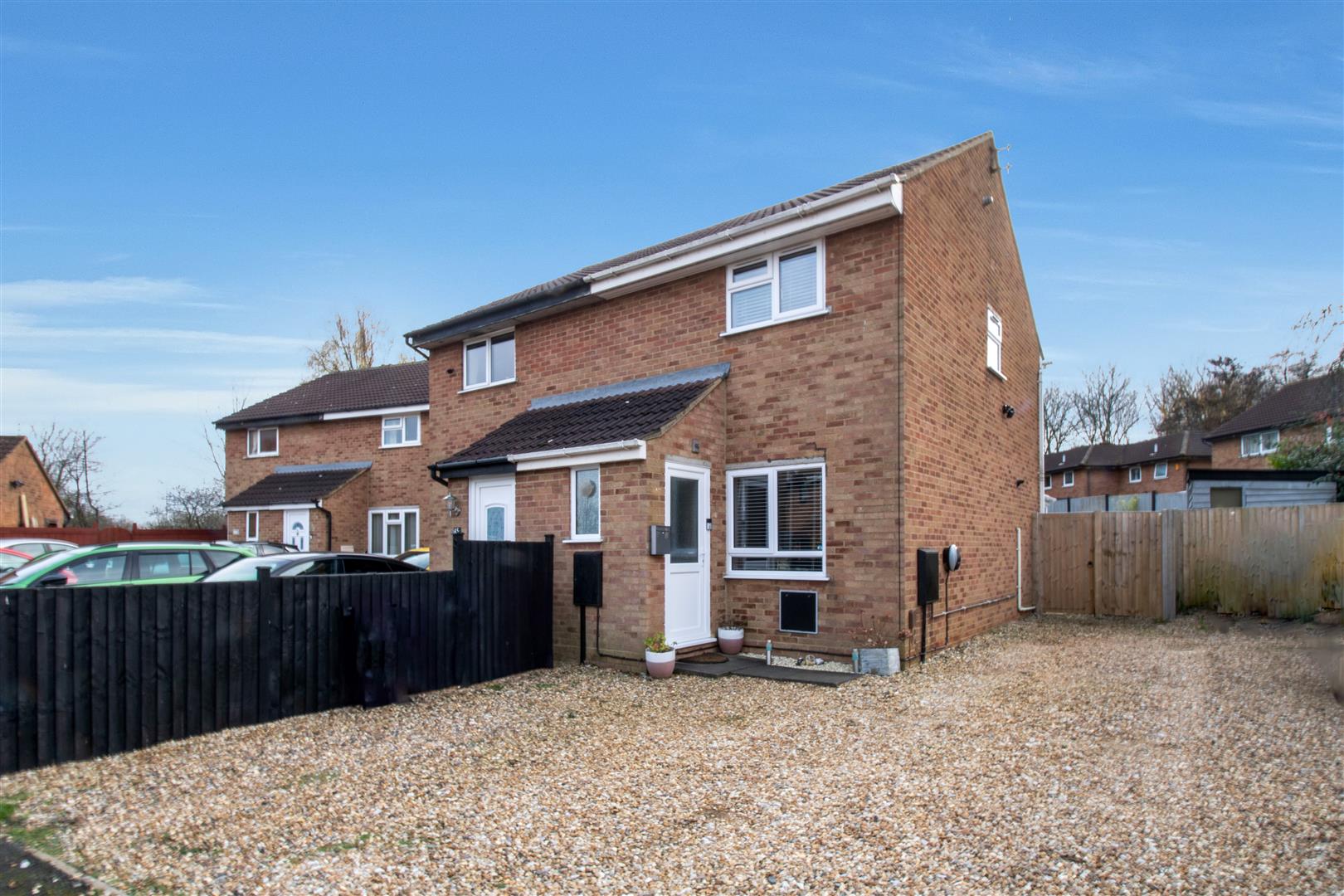 2 bed property in Squires Close, Milton Keynes